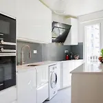 Eiffel Tour - Lovely 2 Bedrooms Apartment